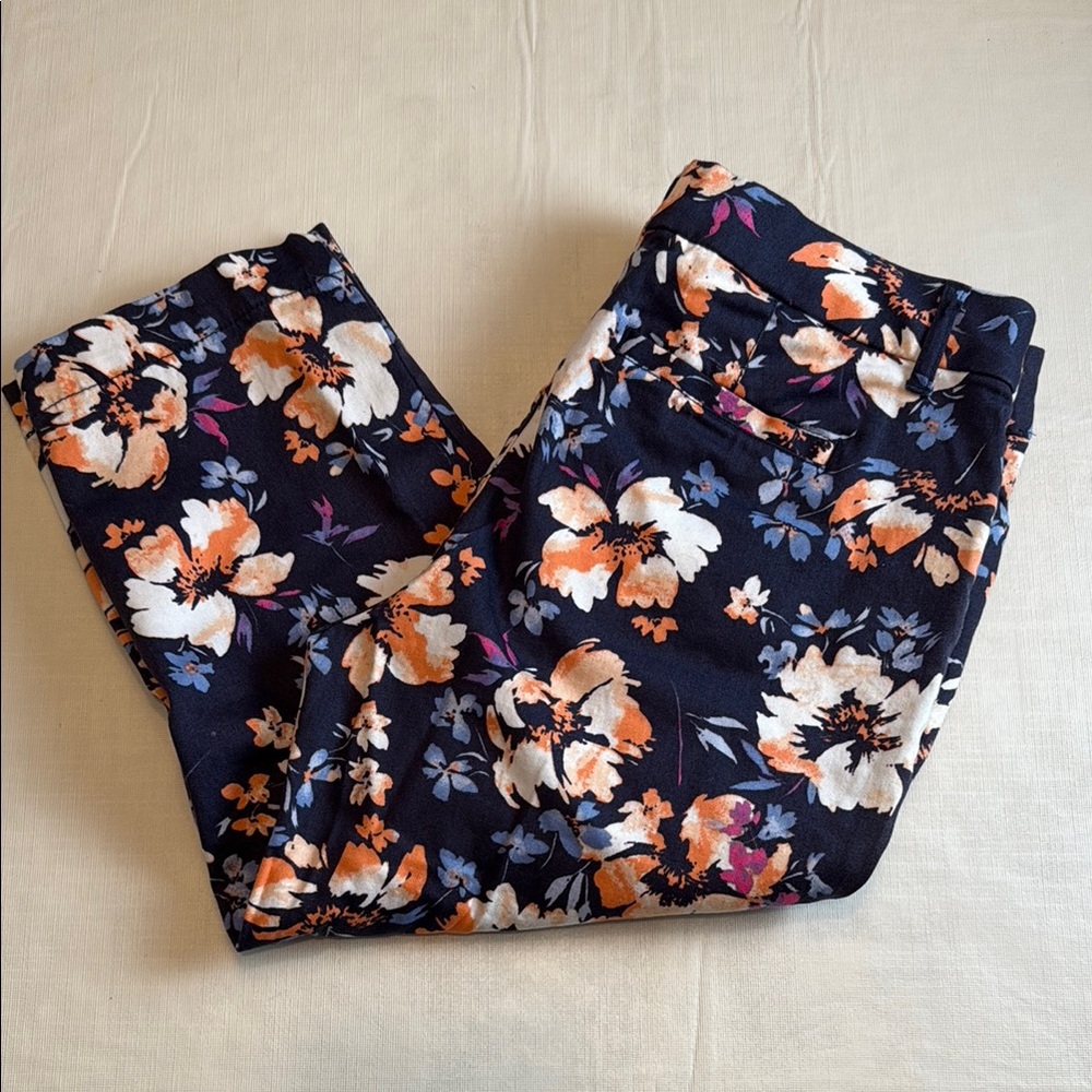 St. John's Bay Women's Navy Floral Cropped Pants Size 10